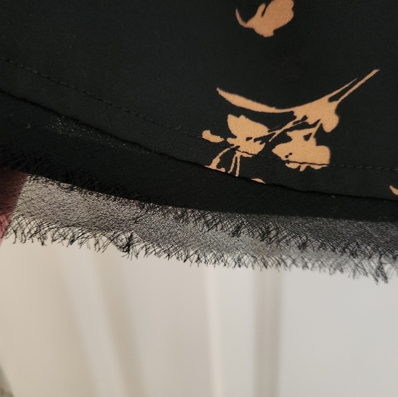 Halogen Raw Edge V-neck Tank size small - Picture 4 of 4